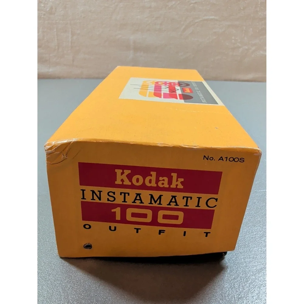 Vintage Kodak Instamatic 100 Camera Outfit w/ Original Box‎ Untested As-Is